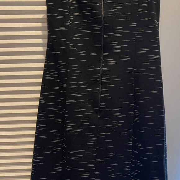 Cowl neck sleeveless dress - Picture 2 of 6